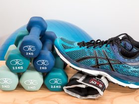 Resistance Bands vs Dumbbells: Comparing Effectiveness