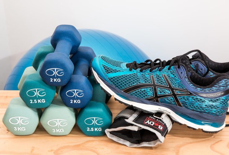 Resistance Bands vs Dumbbells: Comparing Effectiveness